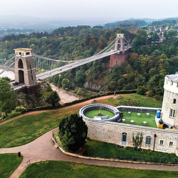 Clifton_Suspension_Bridge_and_the_Observatory_in_Bristol,_England.jpg