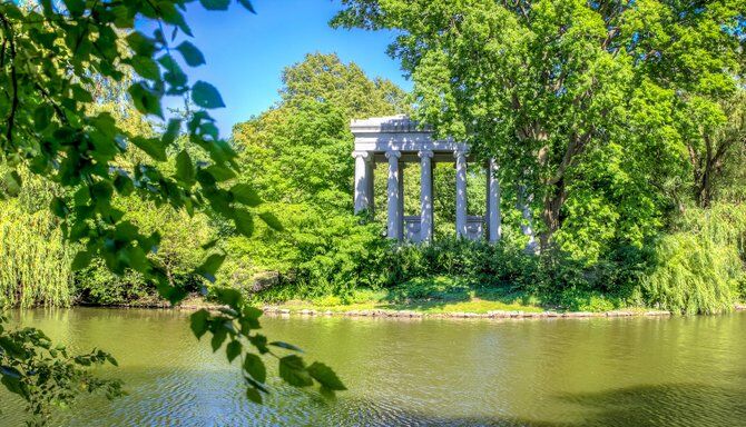 Graceland Cemetery