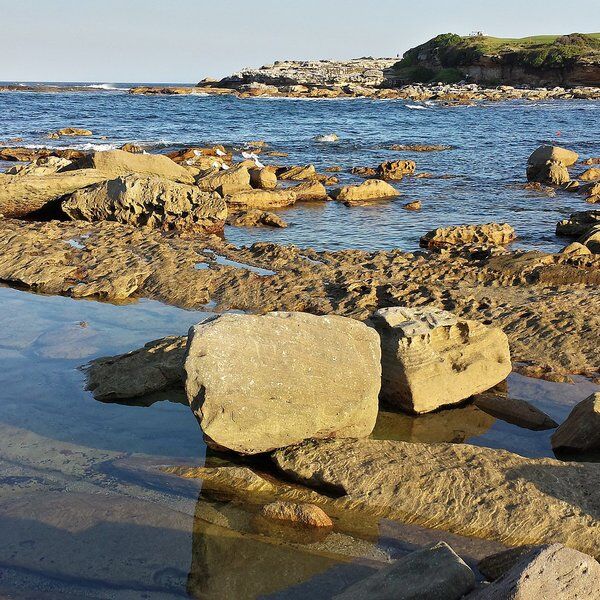 Little_Bay_Beach,_New_South_Wales,_Australia.jpg