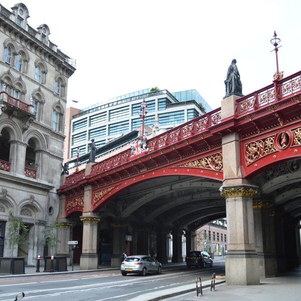 Pedestrian_View_Holborn_Viaduct