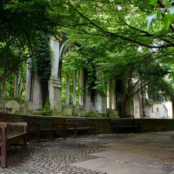 St.Dunstan_in_the_East_Church_Garden,_London_(geograph_2591880).jpg