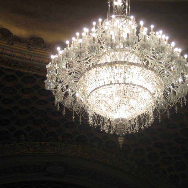 Sydney_State_Theatre_Chandelier
