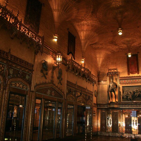 Sydney_state_Theatre_Foyer_Sculptures