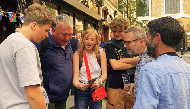 Solve clues on a London Treasure hunt
