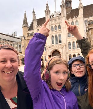 A family discovering the city of London